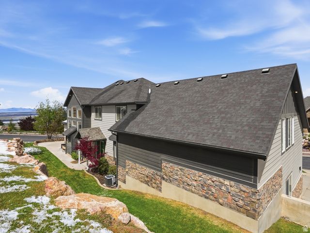 208 E PARKWAY CIR, North Salt Lake, UT 84054