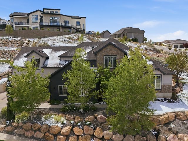 208 E PARKWAY CIR, North Salt Lake, UT 84054