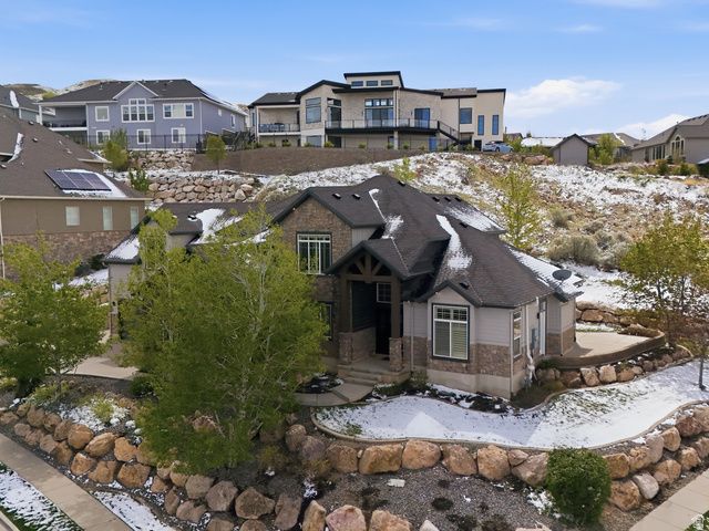 208 E PARKWAY CIR, North Salt Lake, UT 84054