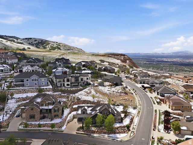 208 E PARKWAY CIR, North Salt Lake, UT 84054