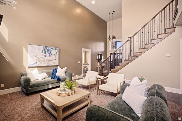 208 E PARKWAY CIR, North Salt Lake, UT 84054