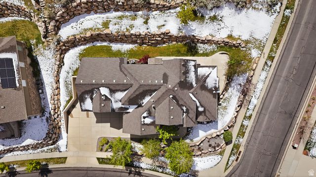 208 E PARKWAY CIR, North Salt Lake, UT 84054