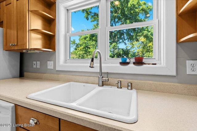 1947 Deer Park Ave, Louisville, KY 40205