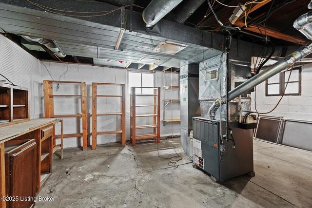 1947 Deer Park Ave, Louisville, KY 40205