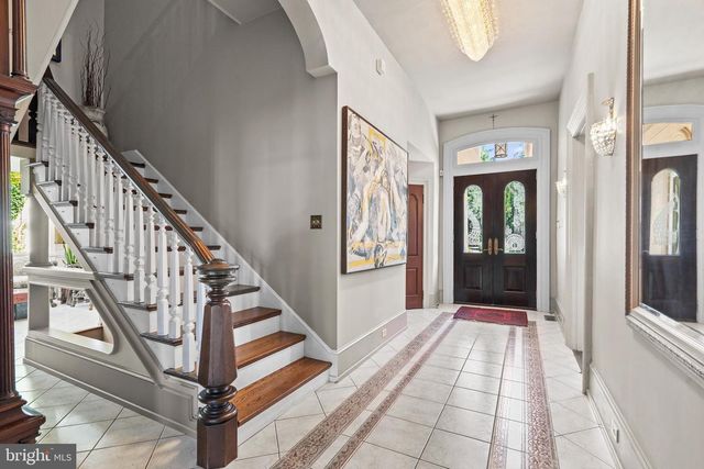 122 KING ST, Beverly, NJ 08010