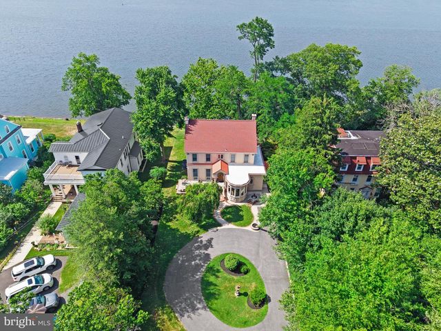 122 KING ST, Beverly, NJ 08010