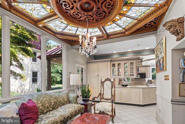 122 KING ST, Beverly, NJ 08010