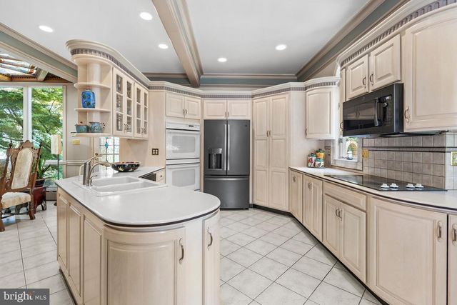 122 KING ST, Beverly, NJ 08010