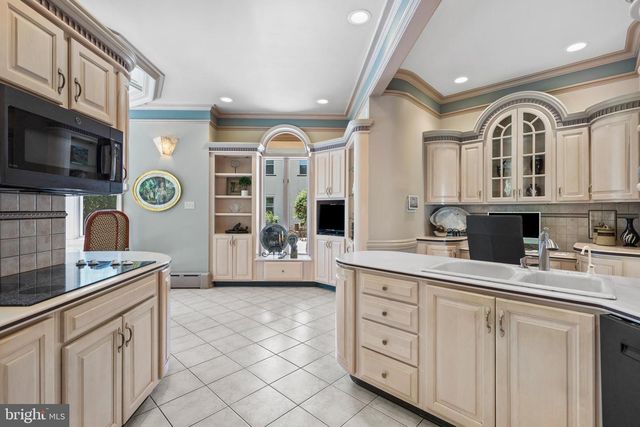122 KING ST, Beverly, NJ 08010