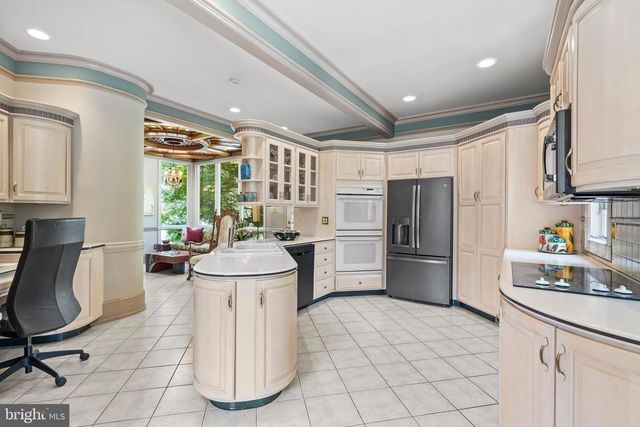 122 KING ST, Beverly, NJ 08010