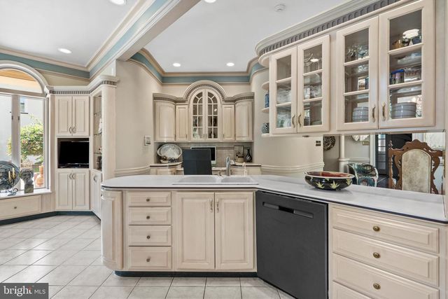 122 KING ST, Beverly, NJ 08010