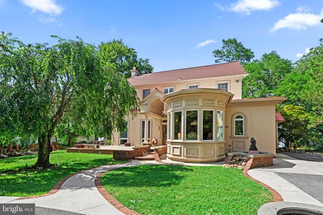122 KING ST, Beverly, NJ 08010