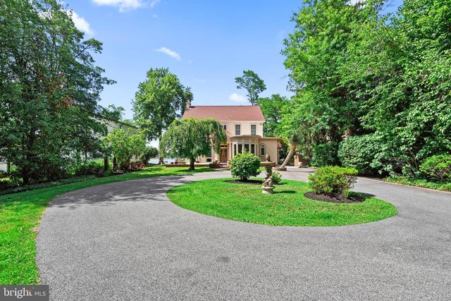 122 KING ST, Beverly, NJ 08010