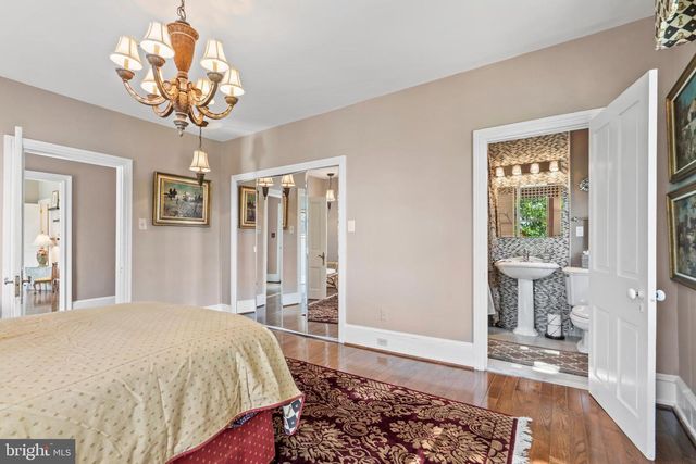 122 KING ST, Beverly, NJ 08010