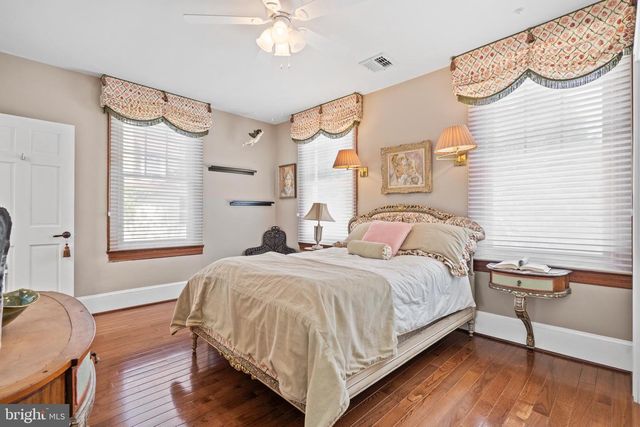 122 KING ST, Beverly, NJ 08010