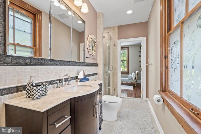 122 KING ST, Beverly, NJ 08010