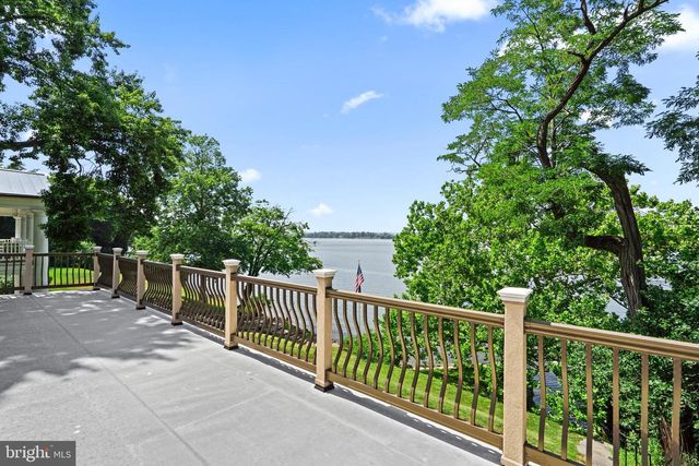 122 KING ST, Beverly, NJ 08010