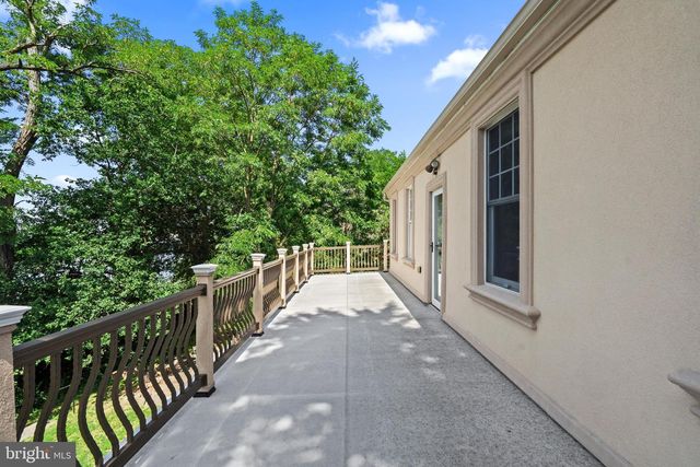 122 KING ST, Beverly, NJ 08010