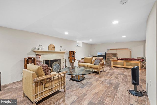 122 KING ST, Beverly, NJ 08010