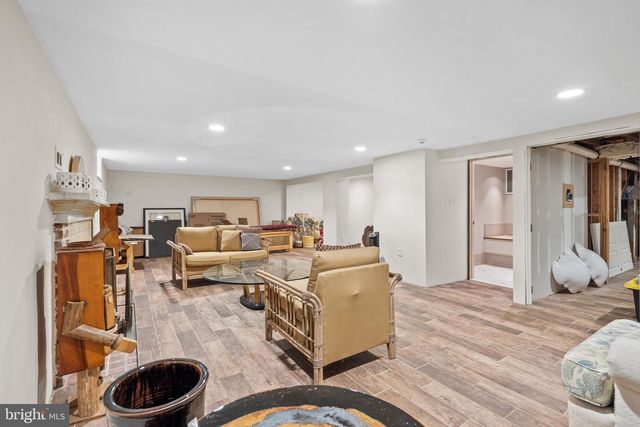 122 KING ST, Beverly, NJ 08010