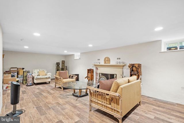 122 KING ST, Beverly, NJ 08010