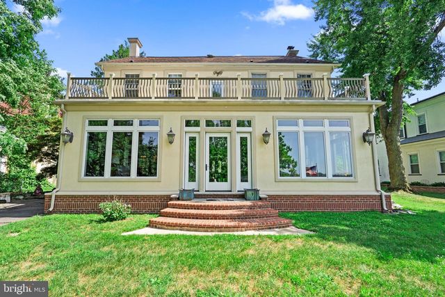 122 KING ST, Beverly, NJ 08010