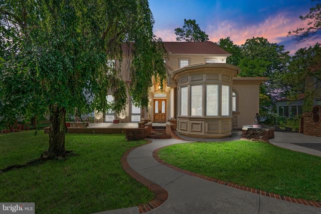 122 KING ST, Beverly, NJ 08010