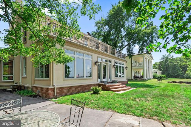 122 KING ST, Beverly, NJ 08010