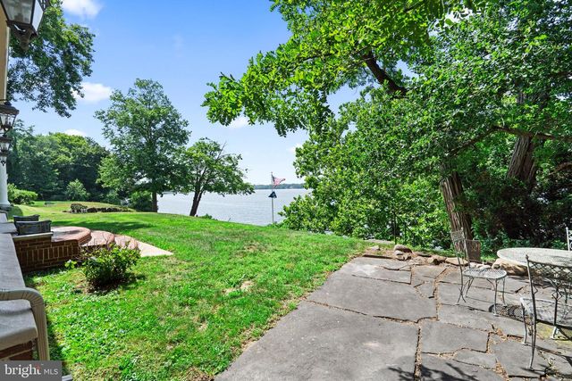 122 KING ST, Beverly, NJ 08010