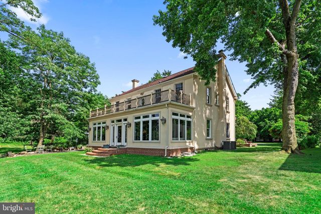 122 KING ST, Beverly, NJ 08010