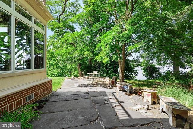 122 KING ST, Beverly, NJ 08010