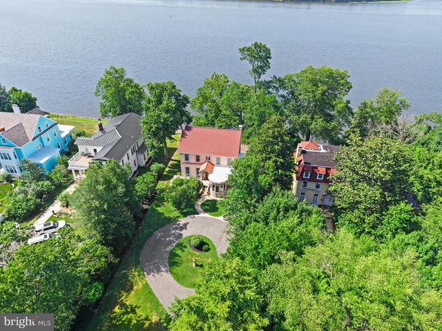 122 KING ST, Beverly, NJ 08010