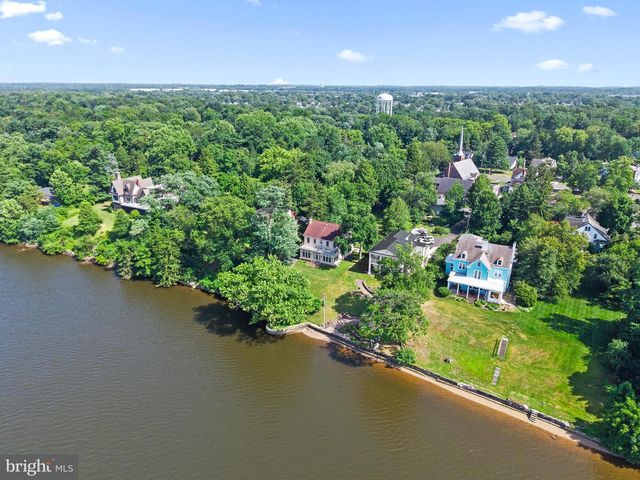 122 KING ST, Beverly, NJ 08010