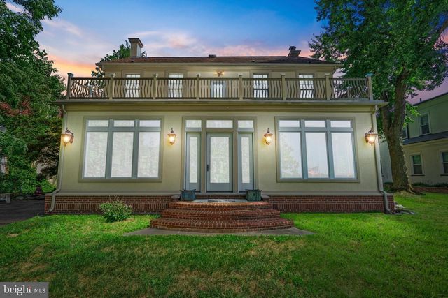 122 KING ST, Beverly, NJ 08010