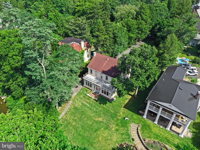 122 KING ST, Beverly, NJ 08010