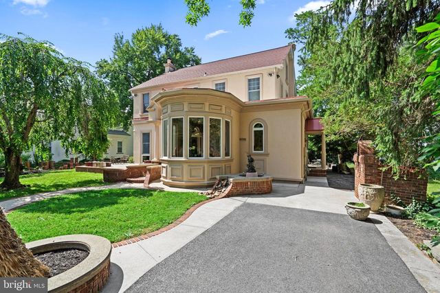 122 KING ST, Beverly, NJ 08010