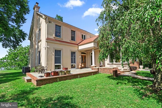 122 KING ST, Beverly, NJ 08010