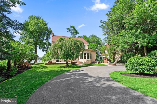 122 KING ST, Beverly, NJ 08010