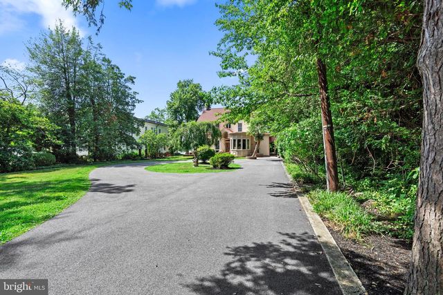 122 KING ST, Beverly, NJ 08010