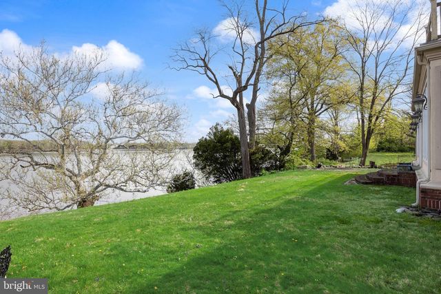 122 KING ST, Beverly, NJ 08010