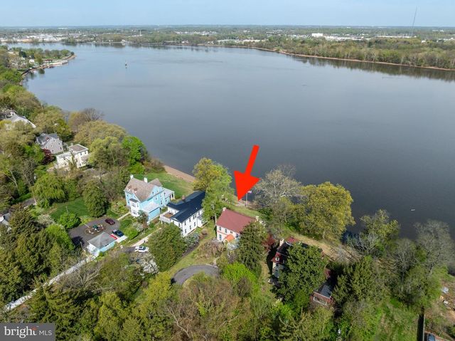122 KING ST, Beverly, NJ 08010