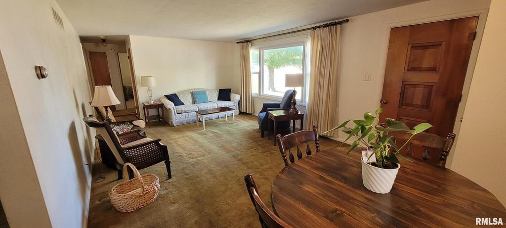 Image 2 of property listing at 3221 PEACH Street, Mt Vernon, IL 62864