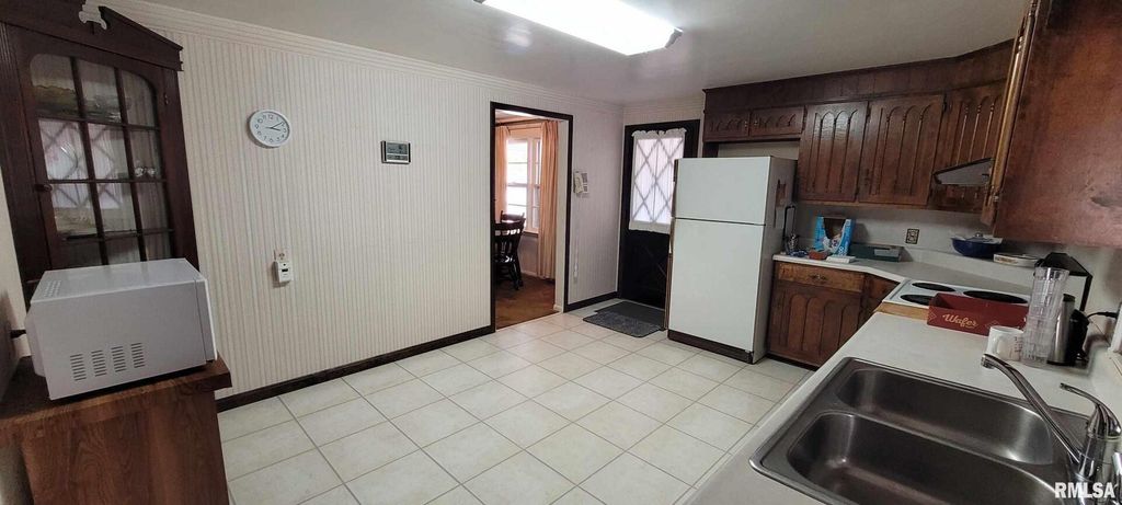 Image 11 of property listing at 3221 PEACH Street, Mt Vernon, IL 62864