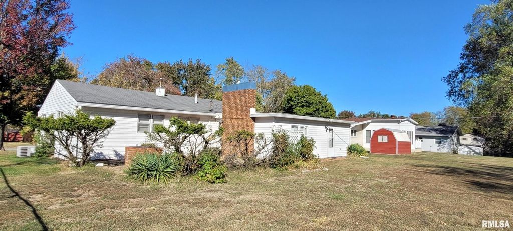 Image 13 of property listing at 3221 PEACH Street, Mt Vernon, IL 62864