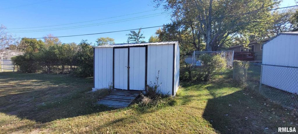 Image 14 of property listing at 3221 PEACH Street, Mt Vernon, IL 62864