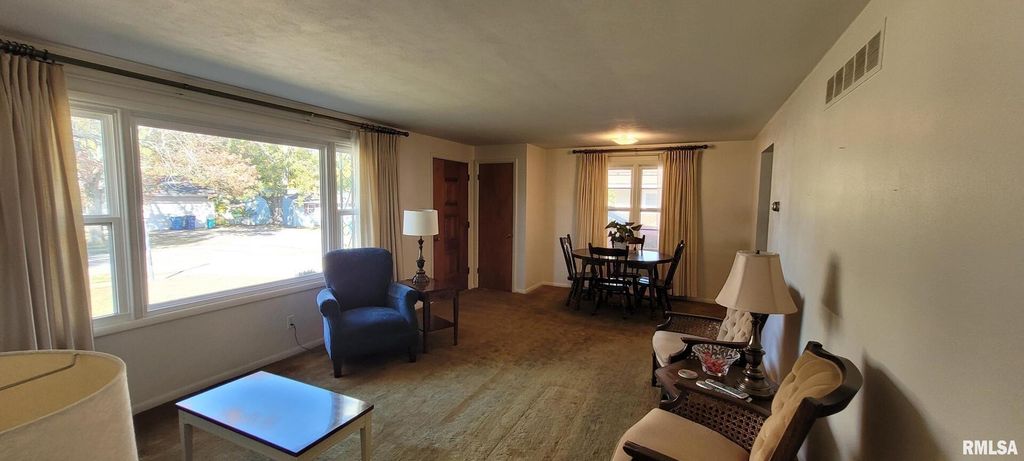 Image 3 of property listing at 3221 PEACH Street, Mt Vernon, IL 62864