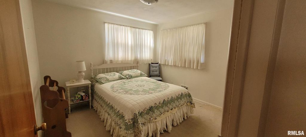 Image 6 of property listing at 3221 PEACH Street, Mt Vernon, IL 62864