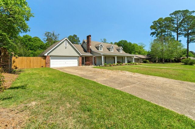 207 Comanche Dr., Hattiesburg, MS 39402