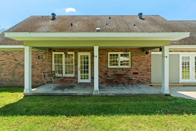 207 Comanche Dr., Hattiesburg, MS 39402