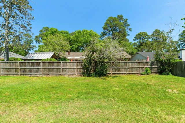 207 Comanche Dr., Hattiesburg, MS 39402